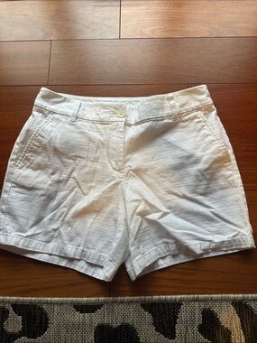 LOFT White 6” curvy Shorts size 6